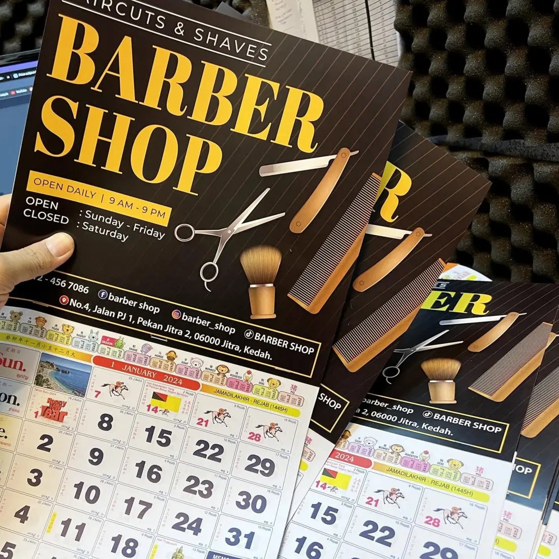 Contoh hasil cetakan Wall Calendar Barber Shop
