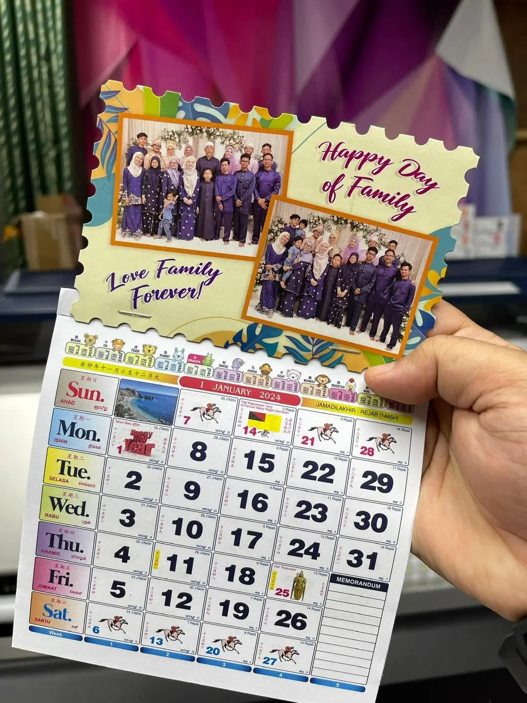 Hasil cetakan sebenar Magnetic Calendar Invi Print bertemakan keluarga