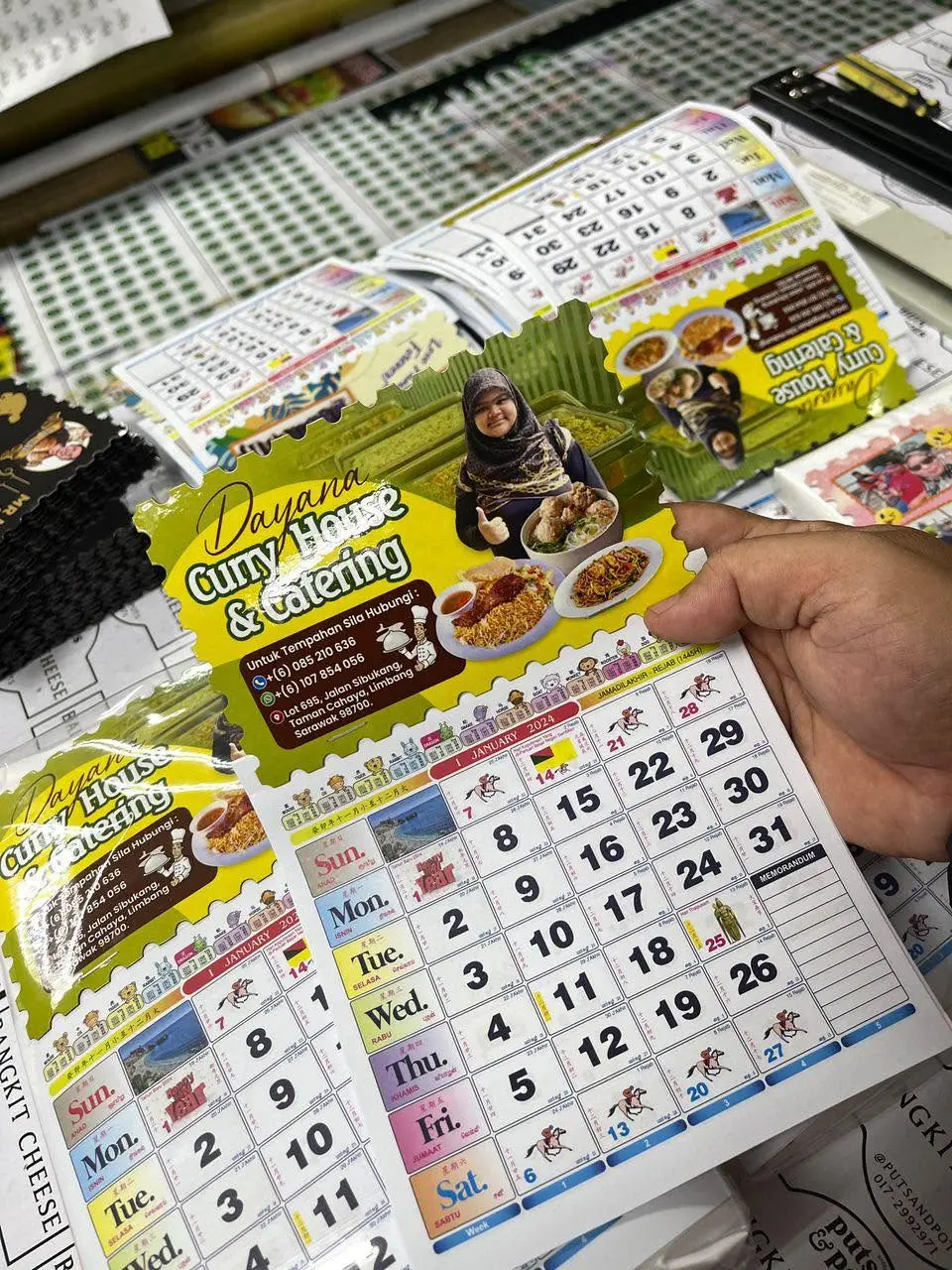 Hasil cetakan sebenar Magnetic Calendar Invi Print untuk perniagaan makanan